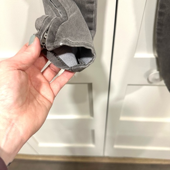Express Mid Rise Jean Leggings Gray Size 2 - Picture 6 of 10